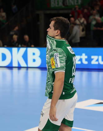 GER HBL Saison 2025 2026 FÜCHSE Berlin vs TBV Lemgo Lippe, 30.11.25, Max-Schmeling-Halle, Berlin, Tim FREIHÖFER (Füchse Berlin 20), Enttäuschung nach Niederlage gegen den TBV Lemgo Lippe