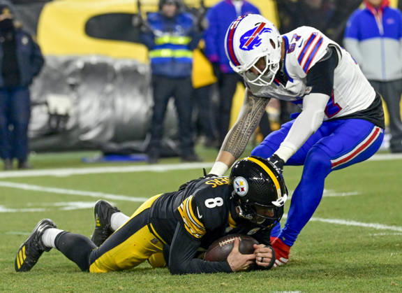 Pittsburgh Steelers quarterback Aaron Rodgers (8) covers the fumble from a bad exchange and Buffalo Bills defensive end AJ Epenesa (57) makes the tackle Acrisure Stadium Sunday, November 30, 2025 in Pittsburgh.  PIT2025113010 ARCHIExCARPENTER