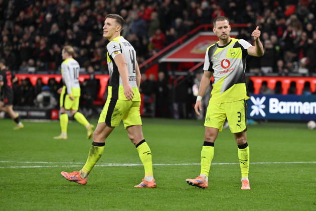 Nico Schlotterbeck (Borussia Dortmund), Waldemar Anton (Borussia Dortmund), v.li. 29.11.2025, Fussball 1. Bundesliga, Saison 2025 2026, 12. Spieltag, Bayer 04 Leverkusen - Borussia Dortmund 1:2 DFL regulations prohibit any use of photographs as image sequences and or quasi-video Leverkusen BayArena Nordrhein Westfalen Deutschland