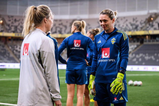 251201 goalkeeper Jennifer Falk of the Swedish women s national football team at a training session on December 1, 2025 in Stockholm. Photo: Jesper Zerman BILDBYRAN kod JZ JZ0652 fotboll football soccer fotball nations league uefa womens nations league träning practice training sverige sweden dam bbeng Copyright: JESPERxZERMAN BB251201JZ012