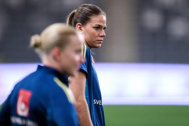 251201 Bella Andersson of the Swedish women s national football team at a training session on December 1, 2025 in Stockholm. Photo: Jesper Zerman BILDBYRAN kod JZ JZ0652 fotboll football soccer fotball nations league uefa womens nations league träning practice training sverige sweden dam bbeng Copyright: JESPERxZERMAN BB251201JZ033