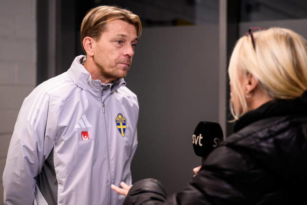 251201 Head coach Tony Gustavsson of the Swedish women s national football team in the mixed zone after a training session on December 1, 2025 in Stockholm. Photo: Jesper Zerman BILDBYRAN kod JZ JZ0652 fotboll football soccer fotball nations league uefa womens nations league träning practice training sverige sweden dam bbeng Copyright: JESPERxZERMAN BB251201JZ048