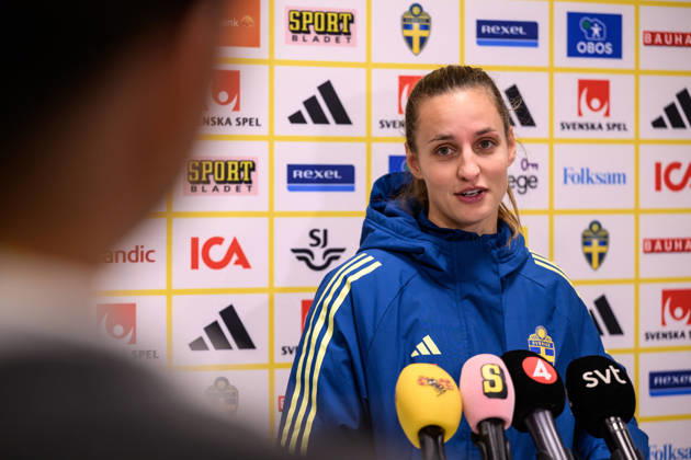 251201 Nathalie Björn of the Swedish women s national football team in the mixed zone after a training session on December 1, 2025 in Stockholm. Photo: Jesper Zerman BILDBYRAN kod JZ JZ0652 fotboll football soccer fotball nations league uefa womens nations league träning practice training sverige sweden dam bbeng Copyright: JESPERxZERMAN BB251201JZ052