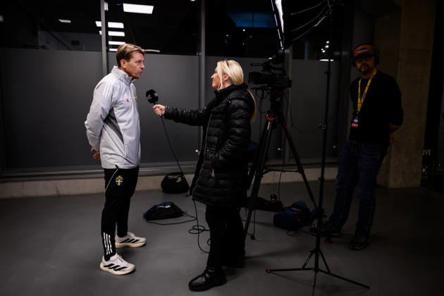 251201 Head coach Tony Gustavsson of the Swedish women s national football team in the mixed zone after a training session on December 1, 2025 in Stockholm. Photo: Jesper Zerman BILDBYRAN kod JZ JZ0652 fotboll football soccer fotball nations league uefa womens nations league träning practice training sverige sweden dam bbeng Copyright: JESPERxZERMAN BB251201JZ053