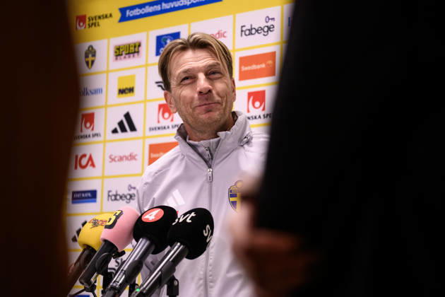 251201 Head coach Tony Gustavsson of the Swedish women s national football team in the mixed zone after a training session on December 1, 2025 in Stockholm. Photo: Jesper Zerman BILDBYRAN kod JZ JZ0652 fotboll football soccer fotball nations league uefa womens nations league träning practice training sverige sweden dam bbeng Copyright: JESPERxZERMAN BB251201JZ055