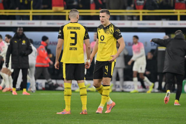 Nico Schlotterbeck (Borussia Dortmund), Waldemar Anton (Borussia Dortmund), v.re. 02.12.2025, Fussball DFB Pokal, Saison 2025 2026, Achtelfinale, Borussia Dortmund - Bayer 04 Leverkusen 0:1 DFB regulations prohibit any use of photographs as image sequences and or quasi-video Dortmund Signal Iduna Park Nordrhein Westfalen Deutschland