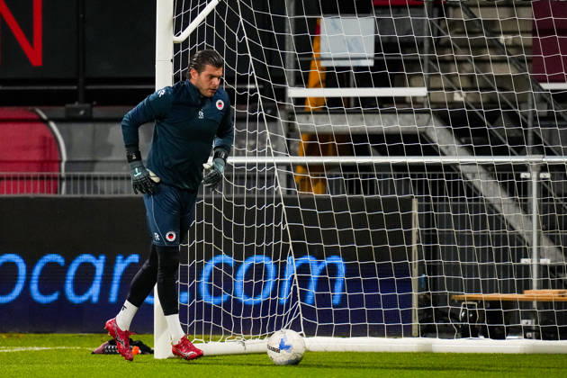 Eredivisie: Excelsior Rotterdam v FC Groningen Rotterdam - Goalkeeper Stijn van Gassel of SBV Excelsior Rotterdam during the fifteenth competition round of the 2025 2026 Eredivisie season. The match is set between Excelsior Rotterdam and FC Groningen at Stadion Woudestein on 5 December 2025 in Rotterdam, The Netherlands. (VK Sportphoto Danny de Groot) Copyright: xDannyxdexGrootx