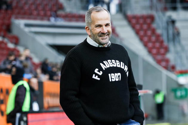 Manuel Baum (FC Augsburg, Cheftrainer) GER, FC Augsburg vs. Bayer 04 Leverkusen, 1.Bundesliga Fussball, 13. Spieltag, Saison 2025 2026, 06.12.2025 DFB DFL REGULATIONS PROHIBIT ANY USE OF PHOTOGRAPHS AS IMAGE SEQUENCES AND OR QUASI-VIDEO GER, FC Augsburg vs. Bayer 04 Leverkusen, 1.Bundesliga Fussball, 13. Spieltag, Saison 2025 2026, 06.12.2025 Augsburg Copyright: xEibner-Pressefoto RogerxBuerkex EP_RBE