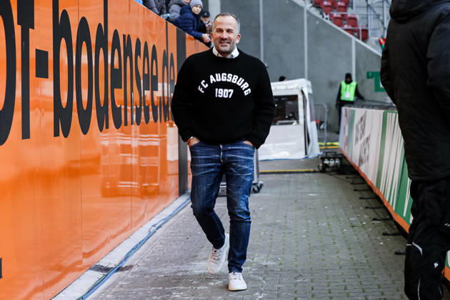 Manuel Baum (FC Augsburg, Cheftrainer) GER, FC Augsburg vs. Bayer 04 Leverkusen, 1.Bundesliga Fussball, 13. Spieltag, Saison 2025 2026, 06.12.2025 DFB DFL REGULATIONS PROHIBIT ANY USE OF PHOTOGRAPHS AS IMAGE SEQUENCES AND OR QUASI-VIDEO GER, FC Augsburg vs. Bayer 04 Leverkusen, 1.Bundesliga Fussball, 13. Spieltag, Saison 2025 2026, 06.12.2025 Augsburg Copyright: xEibner-Pressefoto RogerxBuerkex EP_RBE