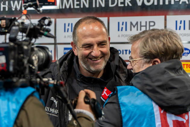 Frank Schmidt (FC Heidenheim, Chef-Trainer), Freude nach dem Sieg, Interview, GER, 1. FC Heidenheim 1846 vs. SC Freiburg, Fussball, 1. Bundesliga, 13. Spieltag, Spielzeit 2025 2026, 06.12.2025, DFL REGULATIONS PROHIBIT ANY USE OF PHOTOGRAPHS AS IMAGE SEQUENCES AND OR QUASI-VIDEO, GER, 1. FC Heidenheim 1846 vs. SC Freiburg, Fussball, 1. Bundesliga, 13. Spieltag, Spielzeit 2025 2026, 06.12.2025, Heidenheim Copyright: xEibner-Pressefoto EdwardxCheungx EP_ECG