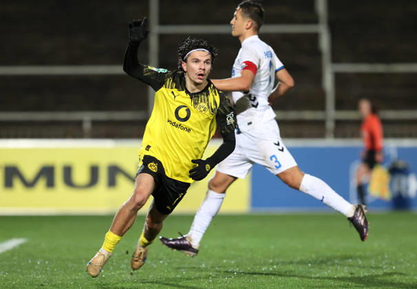 Samstag 06.12.2025, Saison 2025 26, Regionalliga West, 18. Spieltag im Stadion Rote Erde Dortmund, BVB Borussia Dortmund II - SC Paderborn U23, Dortmunder Torjubel zum 1:0: Babis Charalampos Drakas (BVB II)