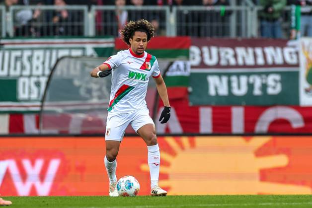 Han-Noah Massengo 4 (FC Augsburg), FC Augsburg vs. Bayer 04 Leverkusen, Fussball, 1. Bundesliga, 13. Spieltag, 06.12.2025 DFB regulations prohibit any use of photographs as image sequences and or quasi-video Augsburg Bayern Deutschland