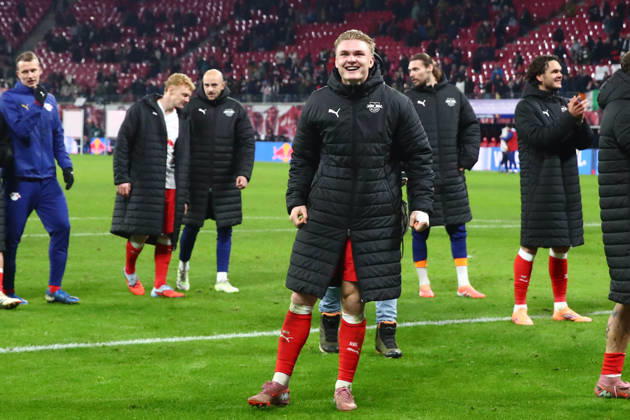 RB Leipzig - Frankfurt Bundesliga Leipzig, 06.12.2025, Red Bull Arena, Fußball, Männer, Saison 2025 2026, 1. Bundesliga, 13. Spieltag, RB Leipzig - Eintracht Frankfurt 6:0 (2:0) , Im Bild v.l.: Conrad Harder (11, RB Leipzig) ,