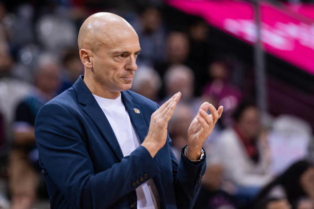 easyCredit Basketball Bundesliga, Telekom Baskets Bonn vs. Niners.Chemnitz, 06.12.2025 Rodrigo Pastore (NINERS CHEMNITZ Head Coach) ist zufrieden -- easyCredit Basketball Bundesliga, Telekom Baskets Bonn vs. Niners.Chemnitz, 06.12.2025, Telekom Dome Bonn Copyright: xBEAUTIFULxSPORTS Derixx