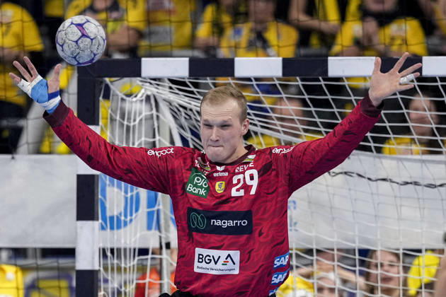 David Späth (Torwart, RNL, 29), Einzelbild, Einzelfoto, Aktion, Action, 06.12.2025, Mannheim (Deutschland), Handball, Bundesliga, Rhein-Neckar Löwen - HC Erlangen
