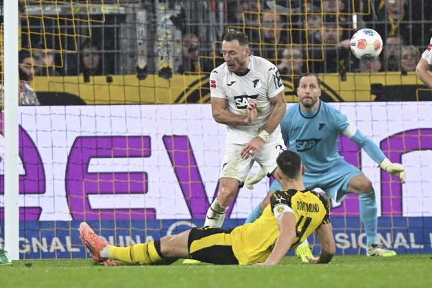 Nico Schlotterbeck (Dortmund 4) erzielt das Tor zum 2:0 07.12.2025 Fussball Borussia Dortmund vs TSG Hoffenheim, Signal Iduna Park, Dortmund, DFB DFL REGULATIONS PROHIBIT ANY USE OF PHOTOGRAPHS AS IMAGE SEQUENCES AND OR QUASI-VIDEO