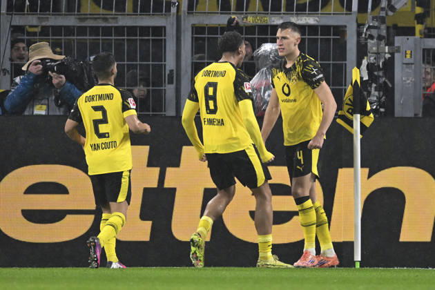 Nico Schlotterbeck (Dortmund 4) jubelt nach dem Tor zum 2:0 mit Felix Nmecha (Dortmund 8) Yan Couto (Dortmund 2) 07.12.2025 Fussball Borussia Dortmund vs TSG Hoffenheim, Signal Iduna Park, Dortmund, DFB DFL REGULATIONS PROHIBIT ANY USE OF PHOTOGRAPHS AS IMAGE SEQUENCES AND OR QUASI-VIDEO