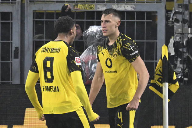 Nico Schlotterbeck (Dortmund 4) jubelt nach dem Tor zum 2:0 mit Felix Nmecha (Dortmund 8) 07.12.2025 Fussball Borussia Dortmund vs TSG Hoffenheim, Signal Iduna Park, Dortmund, DFB DFL REGULATIONS PROHIBIT ANY USE OF PHOTOGRAPHS AS IMAGE SEQUENCES AND OR QUASI-VIDEO