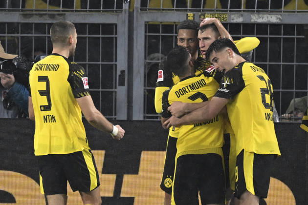 Nico Schlotterbeck (Dortmund 4) jubelt nach dem Tor zum 2:0 mi der Mannschaft 07.12.2025 Fussball Borussia Dortmund vs TSG Hoffenheim, Signal Iduna Park, Dortmund, DFB DFL REGULATIONS PROHIBIT ANY USE OF PHOTOGRAPHS AS IMAGE SEQUENCES AND OR QUASI-VIDEO