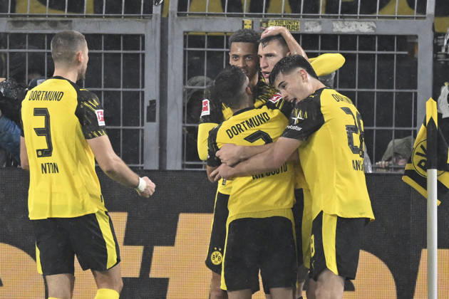 Nico Schlotterbeck (Dortmund 4) jubelt nach dem Tor zum 2:0 mi der Mannschaft 07.12.2025 Fussball Borussia Dortmund vs TSG Hoffenheim, Signal Iduna Park, Dortmund, DFB DFL REGULATIONS PROHIBIT ANY USE OF PHOTOGRAPHS AS IMAGE SEQUENCES AND OR QUASI-VIDEO