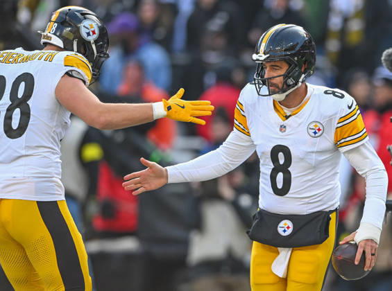 Pittsburgh Steelers quarterback Aaron Rodgers (8) celebrates with tight end Pat Freiermuth (88) after scoring on a one yard run against the Baltimore Ravens during the first quarter at M&T Bank Stadium in Baltimore, Maryland, on Sunday, December 7 2025.  BAL20251207123 DAVIDxTULIS