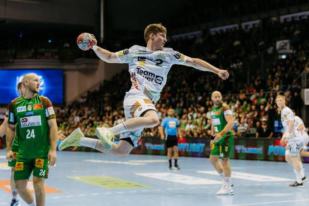 Oskar NEUDECK (FRISCH AUF! Goeppingen, 02) erzielt ein Tor, Aktion, Torwurf SC Magdeburg (SCM) vs. FRISCH AUF! Goeppingen (FAG), Handball, Maenner, Daikin Handball Bundesliga (HBL), 15. Spieltag, Spielzeit 2025 2026, 07.12.2025 SC Magdeburg (SCM) vs. FRISCH AUF! Goeppingen (FAG), Handball, Maenner, Daikin Handball Bundesliga (HBL), 15. Spieltag, Spielzeit 2025 2026, 07.12.2025 Magdeburg Copyright: xEibnerxPressefoto OliverxSchmidtx EP_OST