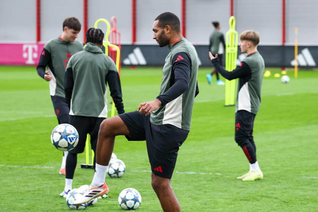 Jonathan Tah (FC Bayern Muenchen, 04) mit Ball, GER, Abschlusstraining, FC Bayern Muenchen, Fussball, UEFA Champions League, Liga-Phase, 6. Spieltag, Saison 2025 2026, 08.12.2025, GER, Abschlusstraining, FC Bayern Muenchen, Fussball, UEFA Champions League, Liga-Phase, 6. Spieltag, Saison 2025 2026, 08.12.2025 Muenchen Copyright: xEibner-Pressefoto JennixMaulx EP_JML