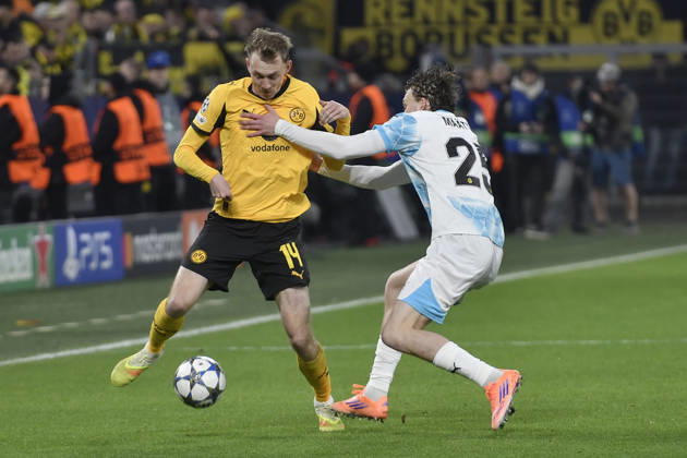v. li. im Zweikampf Maximilian Beier (Dortmund 14) Isak Määttä Maeaettae (Bodø Glimt 25) 10.12.2025 Fussball, Champions League, Borussia Dortmund vs FK Bodö Glimt, Signal Iduna Park, Dortmund,