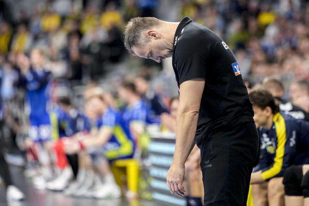 Maik Machulla (Trainer, Cheftrainer, RNL), Einzelbild, Einzelfoto, Aktion, Action, enttäuscht schauend, Enttäuschung, Frustration, disappointed, pessimistisch, 11.12.2025, Mannheim (Deutschland), Handball, Bundesliga, Rhein-Neckar Löwen - VfL Gummersbach
