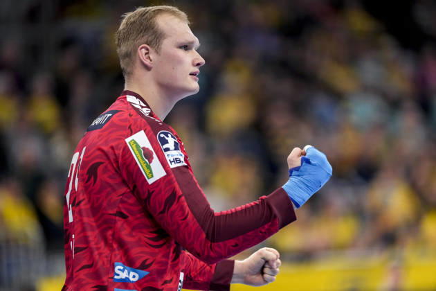 David Späth (Torwart, RNL, 29), Spieler der Rhein-Neckar-Löwen, Einzelbild, Einzelfoto, Aktion, Action, Jubel, jubeln, jubelt, celebration, Freude, freuen, freut sich, zuversichtlich, optimistisch, positiv, Spielszene, 11.12.2025, Mannheim (Deutschland), Handball, Bundesliga, Rhein-Neckar Löwen - VfL Gummersbach