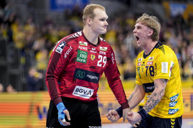 v.li.: David Späth (Torwart, RNL, 29), Edwin Aspenbäck (RNL, 78), Spieler der Rhein-Neckar-Löwen, Jubel, jubeln, jubelt, celebration, Freude, freuen, freut sich, zuversichtlich, optimistisch, positiv, Spielszene, Aktion, Action, 11.12.2025, Mannheim (Deutschland), Handball, Bundesliga, Rhein-Neckar Löwen - VfL Gummersbach