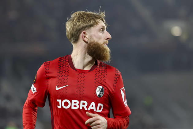 Niklas Beste (SC Freiburg, 19) , Deutschland, Fussball, UEFA Europa League, 6. Spieltag, 2025 2026, SC Freiburg vs. RB Salzburg, 11.12.2025, Europa-Park Stadion (Freiburg), Freiburg im Breisgau, Deutschland Freiburg im Breisgau Europa-Park Stadion (Freiburg) Baden-Württemberg Deutschland Copyright: xGrantxHubbsx