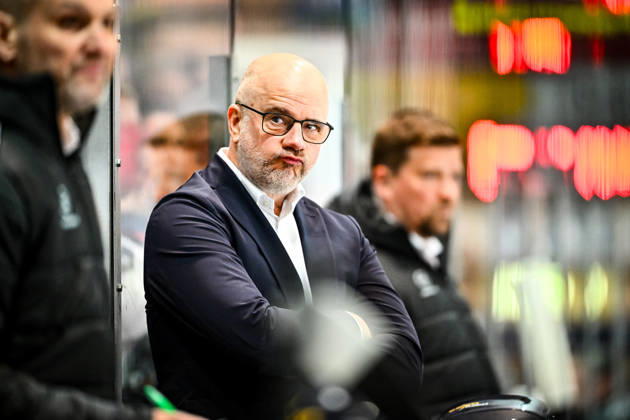 Stefan Nyman (Cheftrainer, Headcoach, Iserlohn Roosters), GER, Iserlohn Roosters vs. Dresdner Eislöwen, Eishockey, Penny-DEL, 27. Spieltag, Spielzeit 2025 2026, 12.12.2025, GER, Iserlohn Roosters vs. Dresdner Eislöwen, Eishockey, Penny-DEL, 27. Spieltag, Spielzeit 2025 2026, 12.12.2025 Iserlohn Copyright: xJonasxBrockmann Eibner-Pressefotx EP_JBN