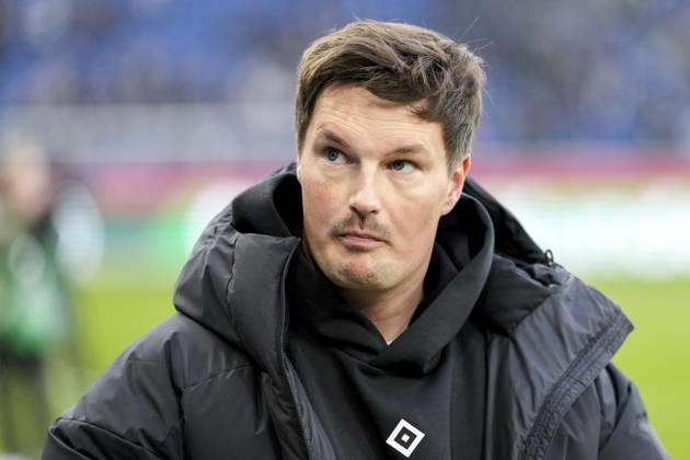 Merlin Polzin (Trainer, Cheftrainer, HSV), Einzelbild, Einzelfoto, Aktion, Action, 13.12.2025, Sinsheim (Deutschland), Fussball, Bundesliga, TSG 1899 Hoffenheim - Hamburger SV, DFB DFL REGULATIONS PROHIBIT ANY USE OF PHOTOGRAPHS AS IMAGE SEQUENCES AND OR QUASI-VIDEO.