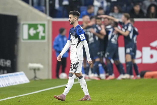 Fabio Vieira (HSV, 20), Spieler vom Hamburger SV (HSV), enttäuscht schauend, Enttäuschung, Frustration, disappointed, pessimistisch, nach dem Gegentor zum 2:0, Action, Aktion, Spielszene, 13.12.2025, Sinsheim (Deutschland), Fussball, Bundesliga, TSG 1899 Hoffenheim - Hamburger SV, DFB DFL REGULATIONS PROHIBIT ANY USE OF PHOTOGRAPHS AS IMAGE SEQUENCES AND OR QUASI-VIDEO.