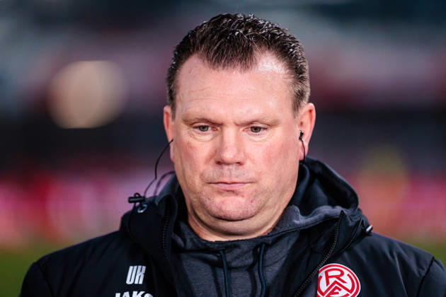 Uwe Koschinat (Rot-Weiss Essen, Cheftrainer) im Interview mit Magenta GER, SC Verl vs. Rot-Weiss Essen, Fussball, 3. Liga, 18. Spieltag, Spielzeit 2025 2026, 13.12.2025 DFL Regulations prohibit any use of photographers as image sequences and or quasi-video. GER, SC Verl vs. Rot-Weiss Essen, Fussball, 3. Liga, 18. Spieltag, Spielzeit 2025 2026, 13.12.2025 Verl Copyright: xEibner-Pressefoto JanxRollingerx EP_JSK