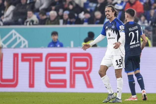 Yussuf Poulsen (HSV, 15), Spieler vom Hamburger SV (HSV), enttäuscht schauend, Enttäuschung, Frustration, disappointed, pessimistisch, Aktion, Action, Spielszene, 13.12.2025, Sinsheim (Deutschland), Fussball, Bundesliga, TSG 1899 Hoffenheim - Hamburger SV, DFB DFL REGULATIONS PROHIBIT ANY USE OF PHOTOGRAPHS AS IMAGE SEQUENCES AND OR QUASI-VIDEO.