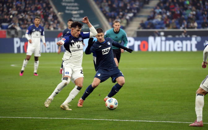 13.12.25 TSG 1899 Hoffenheim - Hamburger SV Deutschland, Sinsheim, 13.12.2025, Fussball, Bundesliga, Saison 2025 2026, TSG 1899 Hoffenheim - Hamburger SV: v.l. Nicolas Capaldo (Hamburger SV), Andrej Kramaric (TSG 1899 Hoffenheim).
