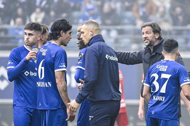 Gent s head coach Rik De Mil pictured during a soccer match between KAA Gent and Royal Antwerp FC, Sunday 14 December 2025 in Gent, on day 18 of the 2025-2026 Jupiler Pro League first division of the Belgian championship. TOM GOYVAERTS TomxGoyvaerts x148816573x