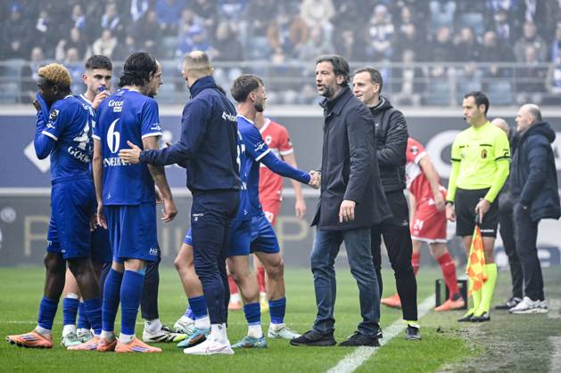 Gent s head coach Rik De Mil pictured during a soccer match between KAA Gent and Royal Antwerp FC, Sunday 14 December 2025 in Gent, on day 18 of the 2025-2026 Jupiler Pro League first division of the Belgian championship. TOM GOYVAERTS TomxGoyvaerts x148816603x