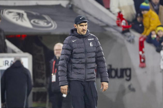 Julian Schuster (SC Freiburg, Trainer) nach dem Spiel , Deutschland, Fussball, 1. Bundesliga, 14.Spieltag, 2025 2026, SC Freiburg vs. Borussia Dortmund, 14.12.2025, Europa-Park Stadion, Freiburg im Breisgau, Deutschland Freiburg im Breisgau Europa-Park Stadion Baden-Württemberg Deutschland Copyright: xGrantxHubbsx