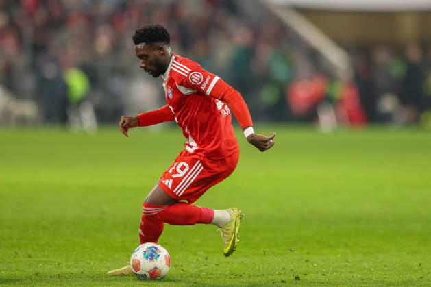 Alphonso Davies (FC Bayern Muenchen, 19) mit Ball, GER, FC Bayern Muenchen vs. 1. FSV Mainz 05, Fussball, Bundesliga, 14. Spieltag, Saison 2025 2026, 14.12.2025, DFL DFB REGULATIONS PROHIBIT ANY USE OF PHOTOGRAPHS as IMAGE SEQUENCES and or QUASI-VIDEO, GER, FC Bayern Muenchen vs. 1. FSV Mainz 05, Fussball, Bundesliga, 14. Spieltag, Saison 2025 2026, 14.12.2025 Muenchen Copyright: xEibner-Pressefoto JennixMaulx EP_JML