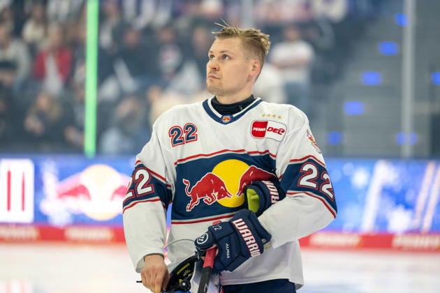Ville Pokka 22 (EHC Red Bull Muenchen), EHC Red Bull Muenchen vs. Schwenninger Wild Wings, PENNY DEL, Hauptrunde, 29. Spieltag, 18.12.2025 Muenchen Bayern Deutschland