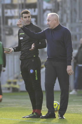 Frosinone s head coach Massimiliano Alvini during the Serie BKT soccer match between Frosinone and Spezia at the Frosinone™s Benito Stirpe stadium, Italy - Saturday, December 20, 2025 - Soccer ( Photo by Fabrizio Corradetti LaPresse ) Copyright: xFabrizioxCorradetti LaPressex