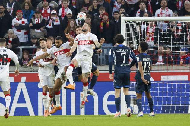 Im Strafraum von TSG Hoffenheim , Deutschland, Fussball, 1. Bundesliga, 15.Spieltag, 2025 2026, VfB Stuttgart vs. TSG 1899 Hoffenheim, 20.12.2025, MHP Arena, Stuttgart, Deutschland Stuttgart MHP Arena Baden-Württemberg Deutschland Copyright: xGrantxHubbsx
