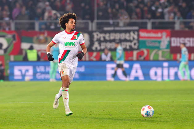 Han-Noah Massengo (4, FC Augsburg) beim Spiel zwischen FC Augsburg v SV Werder Bremen, Fußball, Herren, Bundesliga, 2025 2026, 15.Spieltag am 20.12.2025 in Augsburg, WWK-Arena. DFL and DFB regulations prohibit any use of photographs as image sequences and or quasi-video. Bayern Deutschland