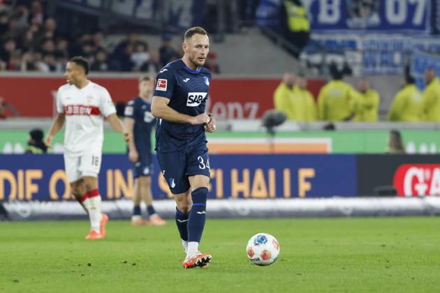 Vladimir Coufal (TSG Hoffenheim, 34) am Ball , Deutschland, Fussball, 1. Bundesliga, 15.Spieltag, 2025 2026, VfB Stuttgart vs. TSG 1899 Hoffenheim, 20.12.2025, MHP Arena, Stuttgart, Deutschland Stuttgart MHP Arena Baden-Württemberg Deutschland Copyright: xGrantxHubbsx