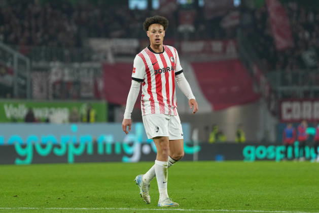Derry Scherhant (SC Freiburg, 07) , Deutschland, Fussball, 1. Bundesliga, 15.Spieltag, 2025 2026, VfL Wolfsburg vs. SC Freiburg, 20.12.2025, Volkswagen Arena, Wolfsburg, Deutschland DFL REGULATIONS PROHIBIT ANY USE OF PHOTOGRAPHS AS IMAGE SEQUENCES AND OR QUASI-VIDEO. Wolfsburg Volkswagen Arena Niedersachsen Deutschland Copyright: xArnexAmbergx