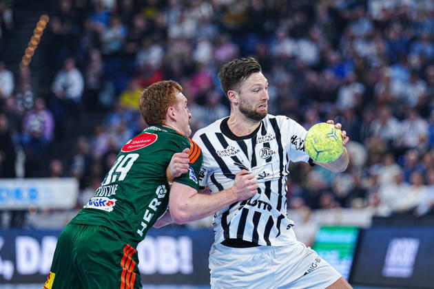 Lukas Stutzke (TSV Hannover-Burgdorf, 39), Harald Reinkind (THW Kiel, 06) GER, THW Kiel vs. TSV Hannover-Burgdorf, Handball, 1. Bundesliga, Spieltag 18, Saison 2025 2026, 20.12.2025 GER, THW Kiel vs. TSV Hannover-Burgdorf, Handball, 1. Bundesliga, Spieltag 18, Saison 2025 2026, 20.12.2025 Kiel Copyright: xEibner-Pressefoto MarcelxvonxFehrnx EP_MFN