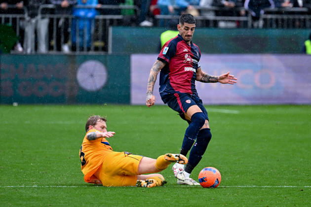 Cagliari s Alessandro Deiola in action during the Serie A soccer match between Cagliari Calcio and Pisa at the Unipol Domus in Cagliari, Sardinia - Sunday, 21 december 2025. - Soccer Copyright: xGianlucaxZuddas LaPressex